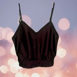 SUCH a CUTE crop top! 💗